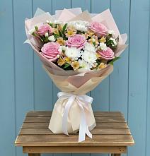 Букет цветов из:  Гвоздики, Орхидеи и Розы #REPLACE_PRED# Родниках Московской области