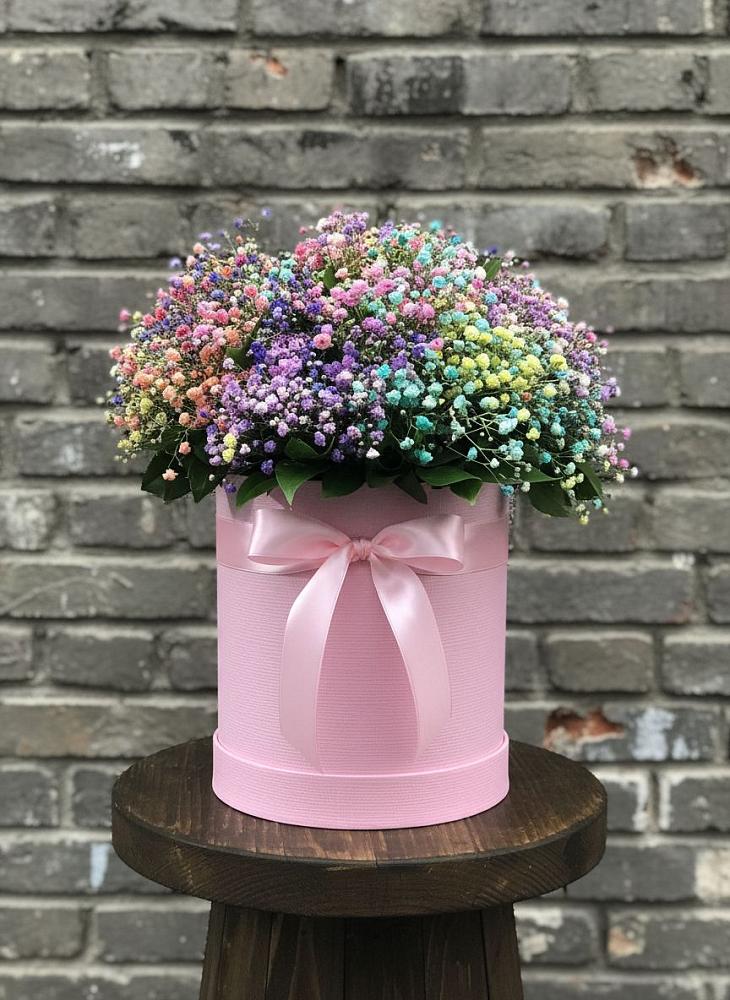 Цветочная композиция из Гипсофила и Розы в шляпной коробке в Родниках Московской области