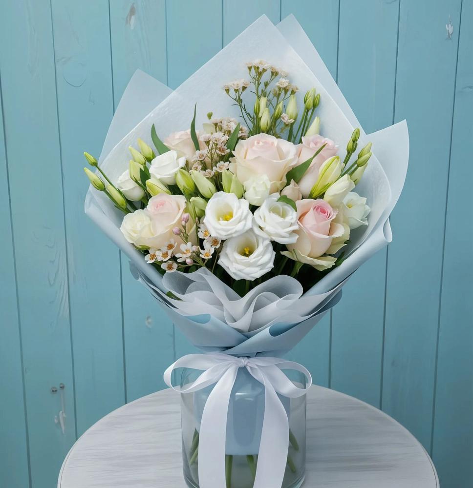 Букет цветов из: Розы и Лизиантусы в Родниках Московской области