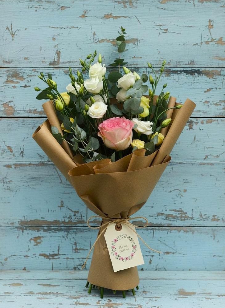 Букет цветов из: Розы и Лизиантусы в Родниках Московской области