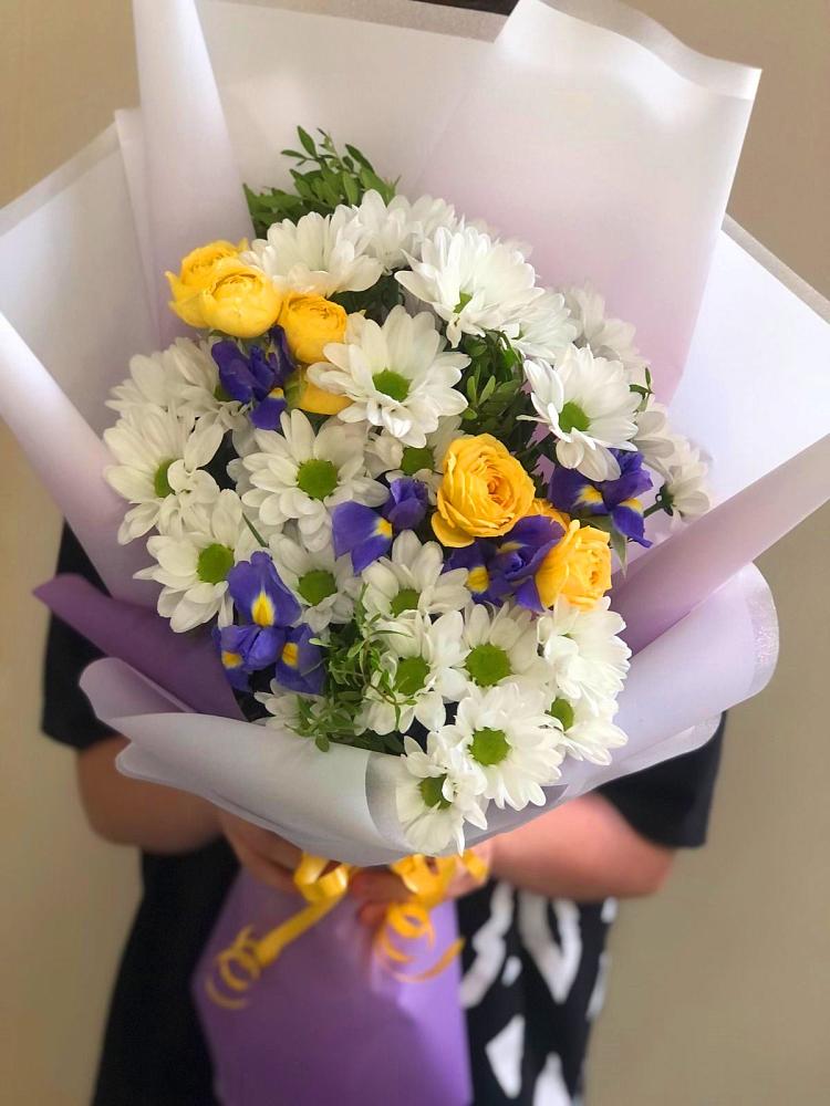 Букет цветов из: Ирисы, Хризантемы и Розы в Родниках Московской области