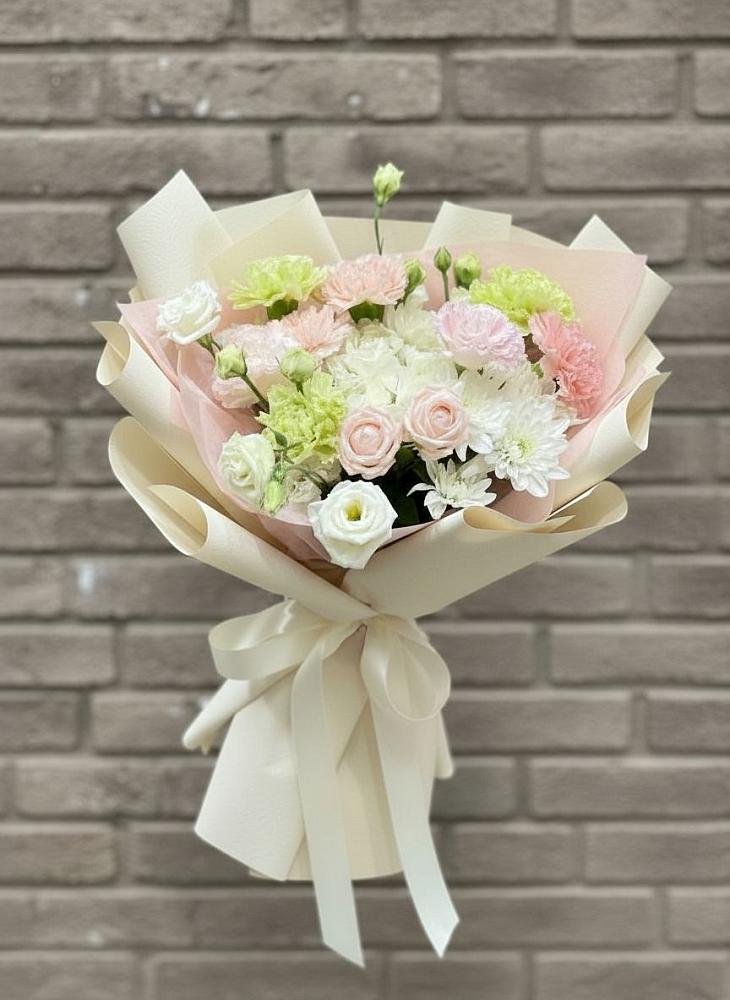 Букет цветов из: Гвоздики, Розы, Лизиантусы и Хризантемы в Родниках Московской области