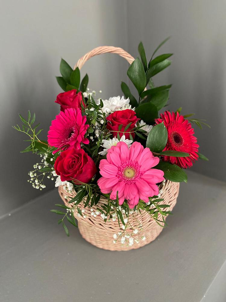 Цветочная композиция из Розы, Хризантемы и Герберы в корзине в Родниках Московской области