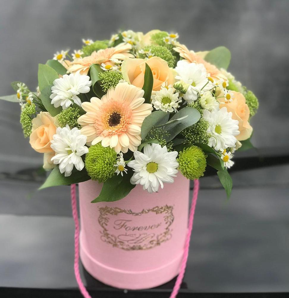 Цветочная композиция из Розы, Герберы и Хризантемы в шляпной коробке в Родниках Московской области