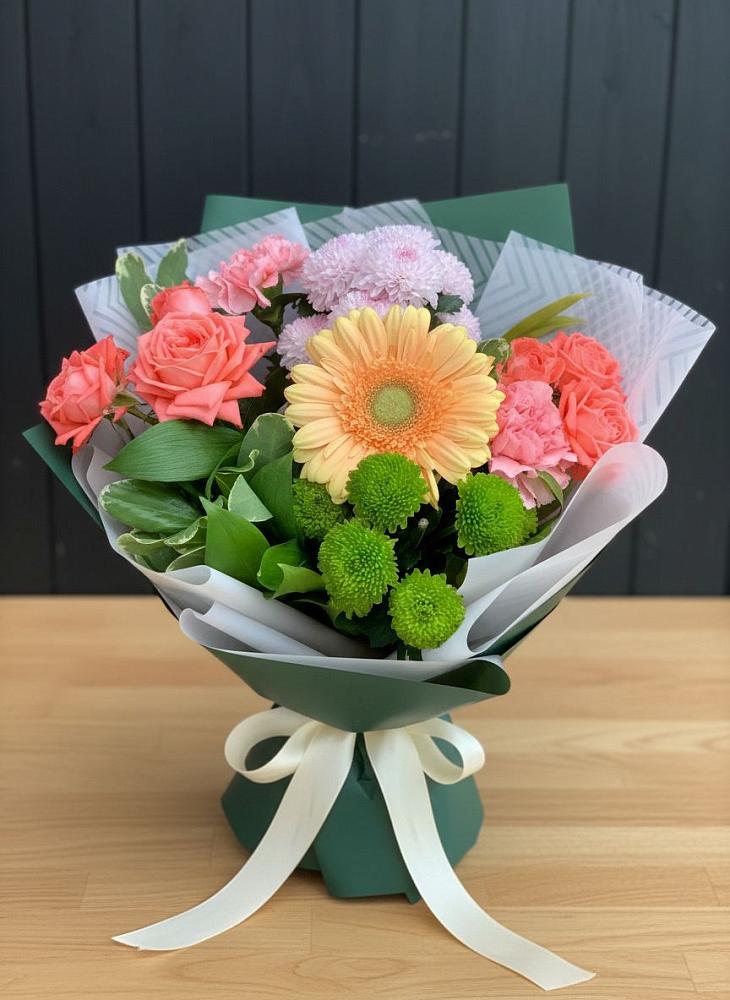 Букет цветов из: Гвоздики, Розы, Герберы и Хризантемы в Родниках Московской области