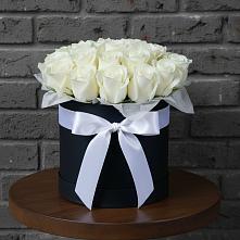 Цветочная композиция из Розы в шляпной коробке в Родниках Московской области